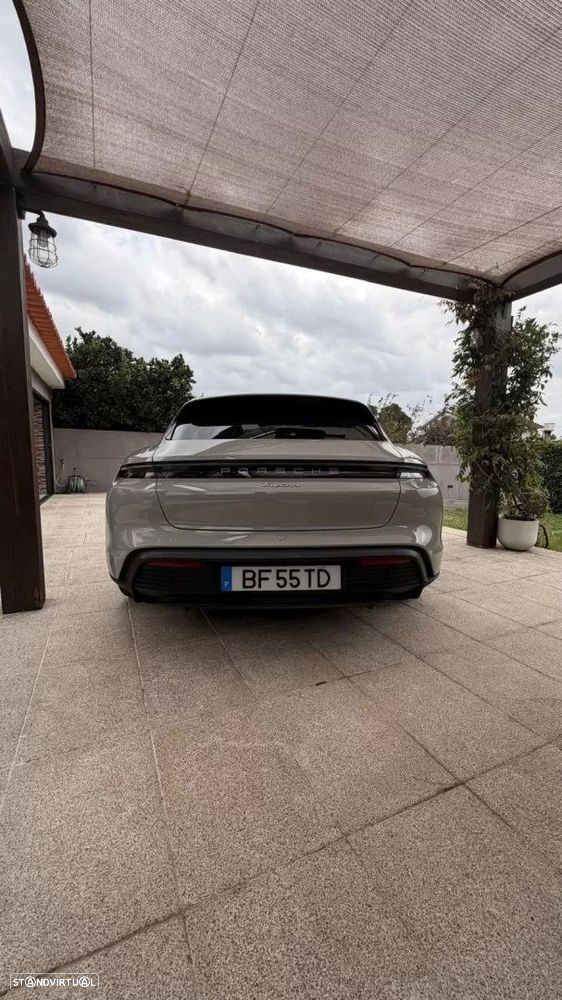 Porsche Taycan Cross Turismo 4 - 10