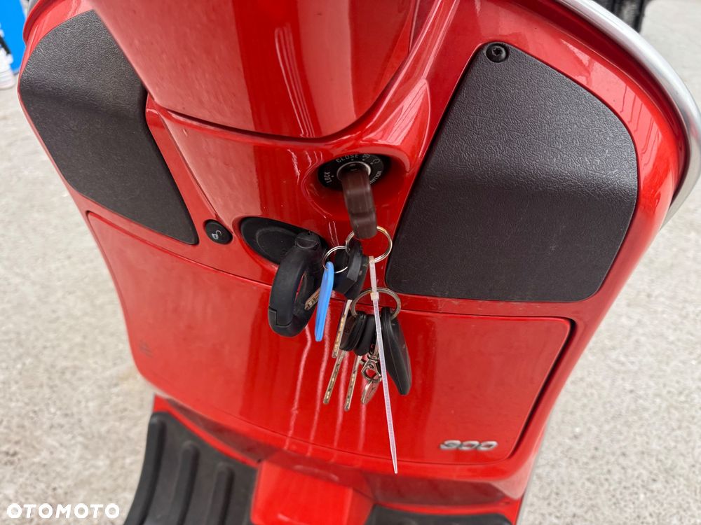Vespa GTS - 9