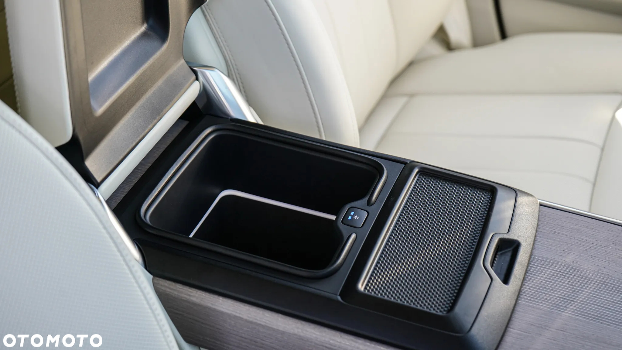 Land Rover Range Rover P460e Hybrid Autobiography - 11