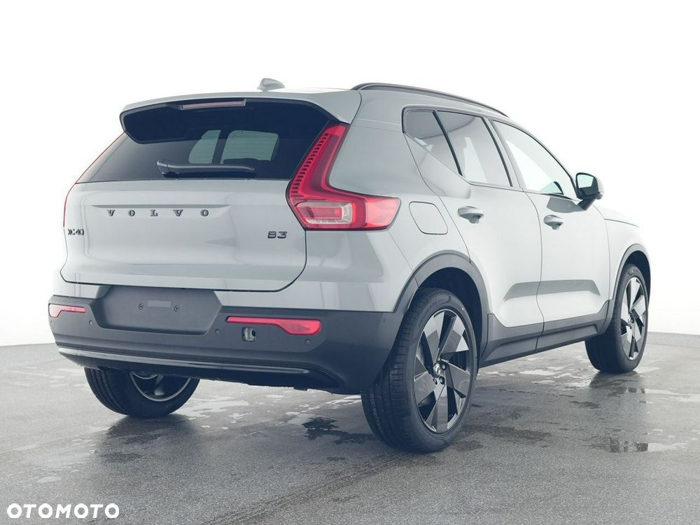 Volvo XC 40 B3 B DKG Plus Black Edition - 2