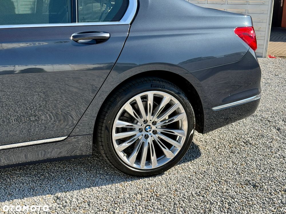 BMW Seria 7 750i xDrive Edition Exclusive - 28