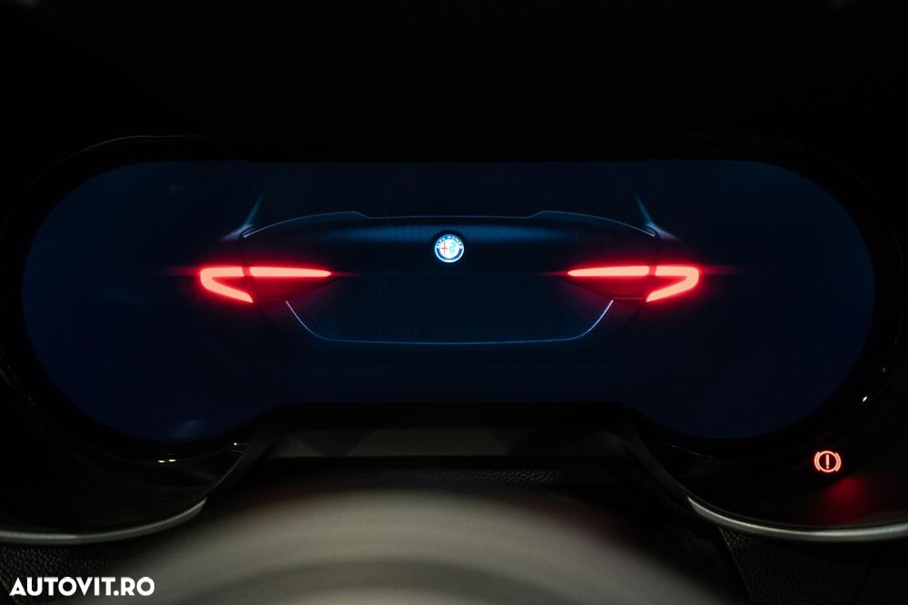 Alfa Romeo Giulia 2.0 Turbo 16V AT8-Q4 Competizione - 35