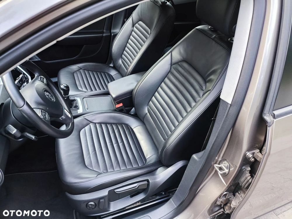Volkswagen Passat 2.0 TDI DPF BlueMotion Technology Trendline - 16