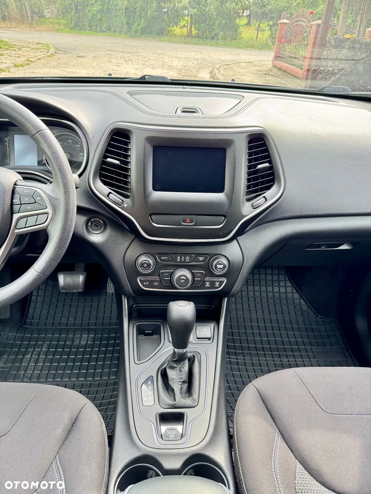 Jeep Cherokee - 13