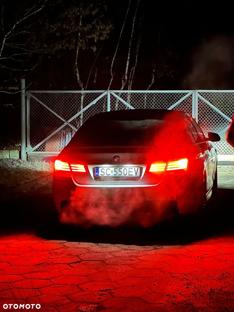 BMW Seria 5 528i xDrive - 4