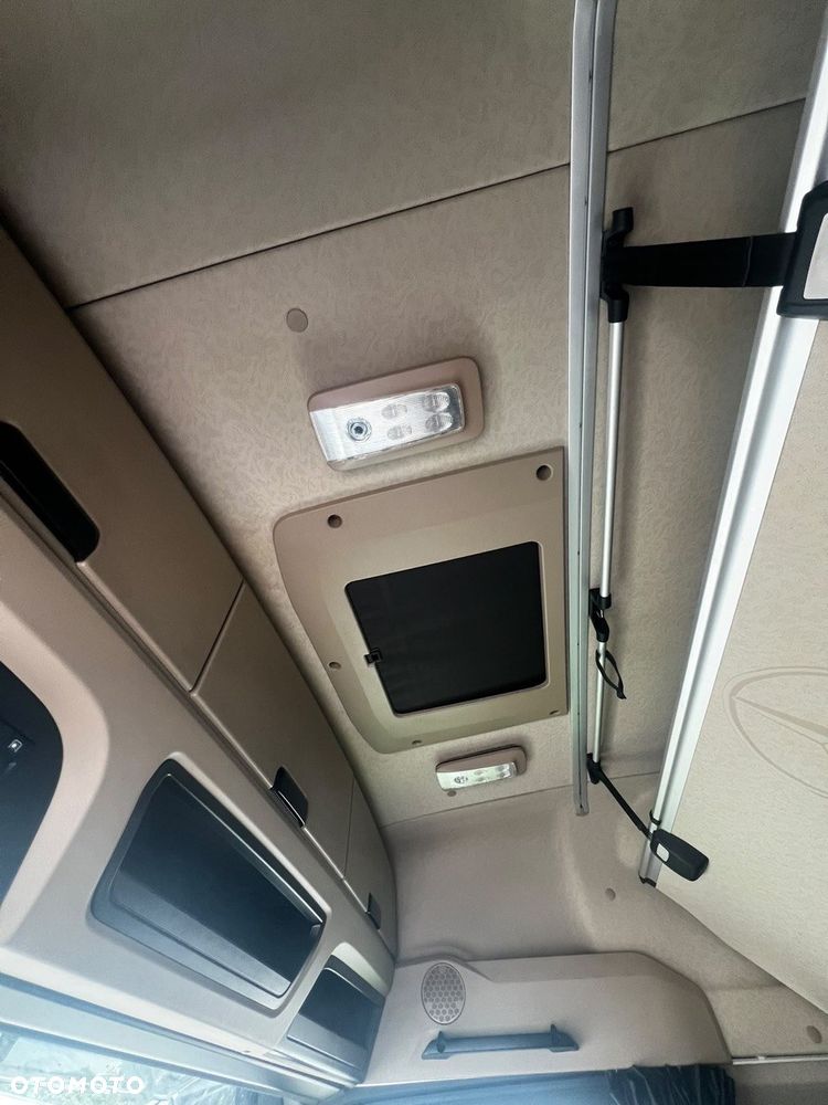 Mercedes-Benz ACTROS - 10