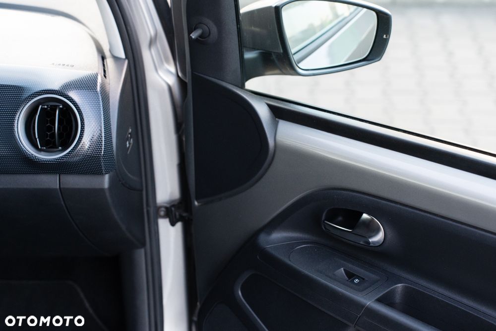 Volkswagen up! take - 38