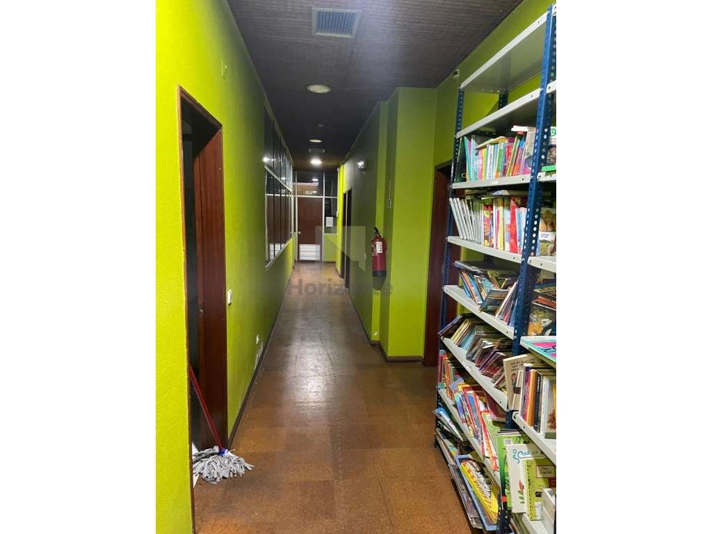 Armazém com escritório para Arrendamento - Pontinha - Grande imagem: 2/23