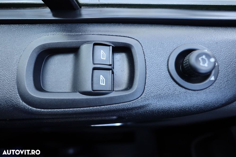 Ford Custom L2H1 - 22