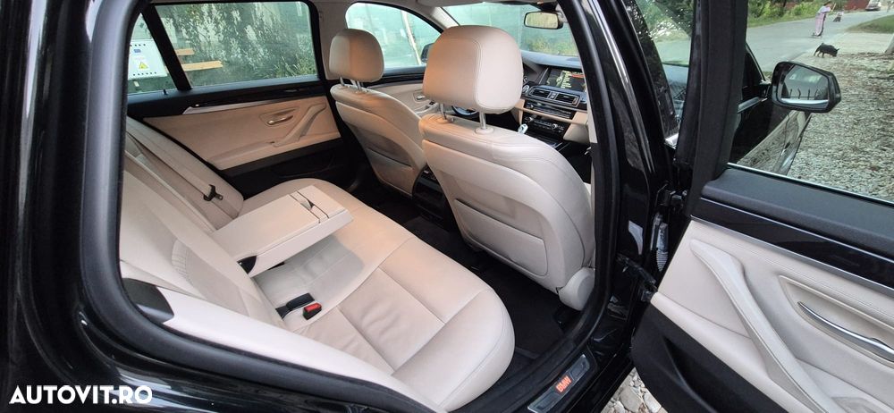 BMW Seria 5 525d Aut. Luxury Line - 31