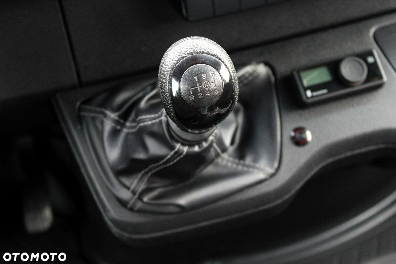 Mercedes-Benz Sprinter - 16