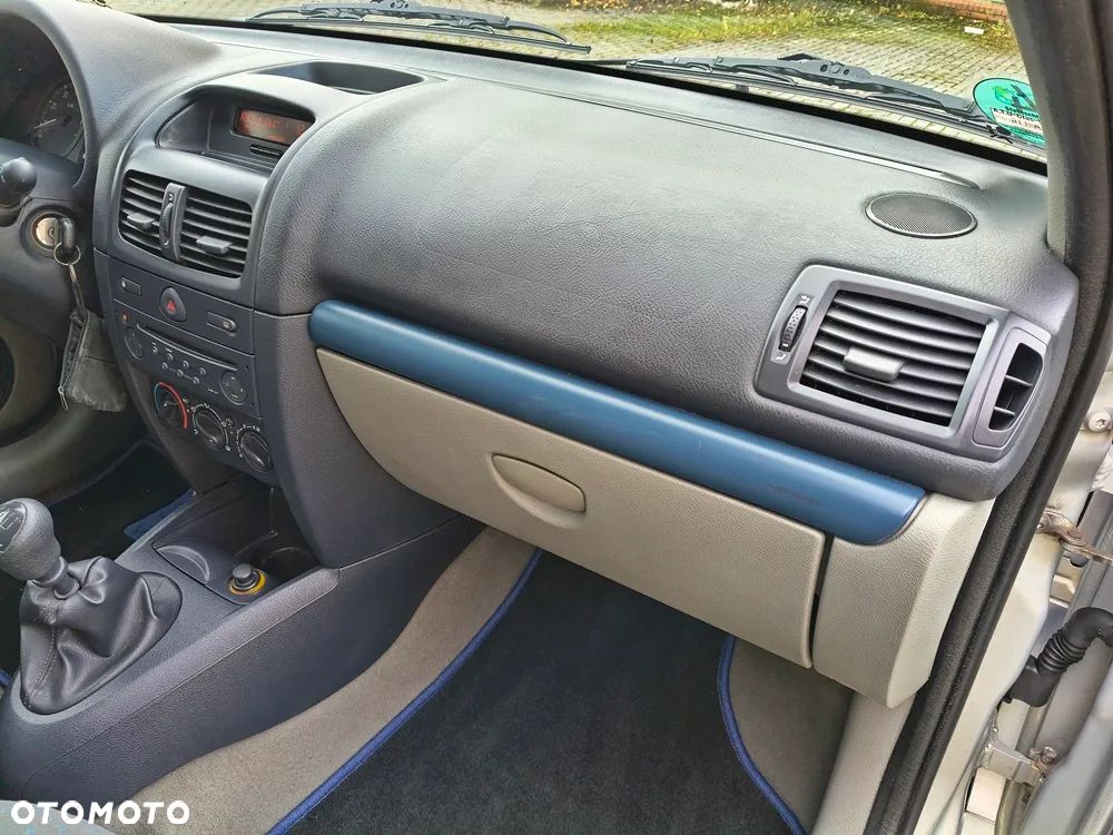 Renault Clio 1.2 16V 75 Expression - 14