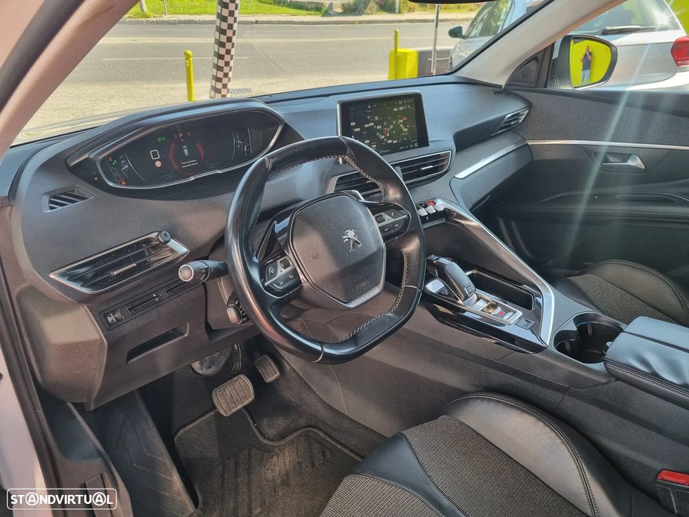 Peugeot 3008 1.2 PureTech Allure Pack EAT8 - 22