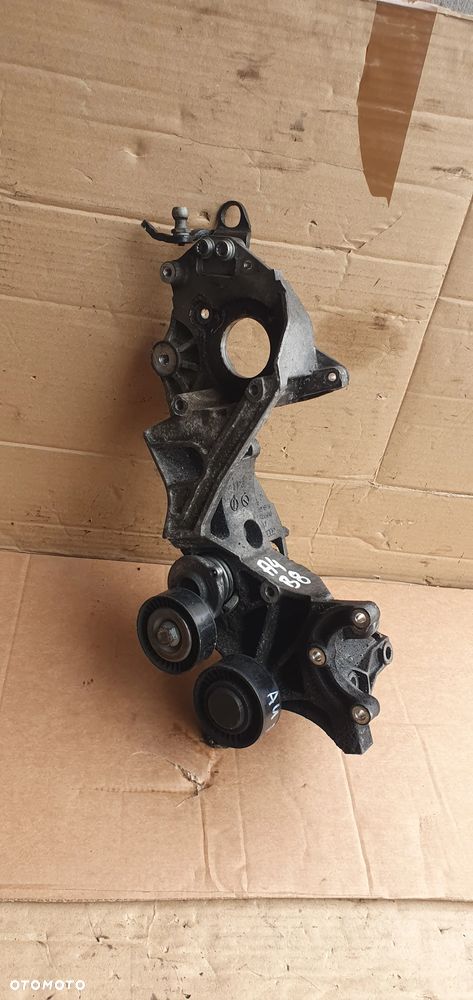 Podstawa łapa alternatora Audi A4 B8 2.0 TDI 03L903139H - 5
