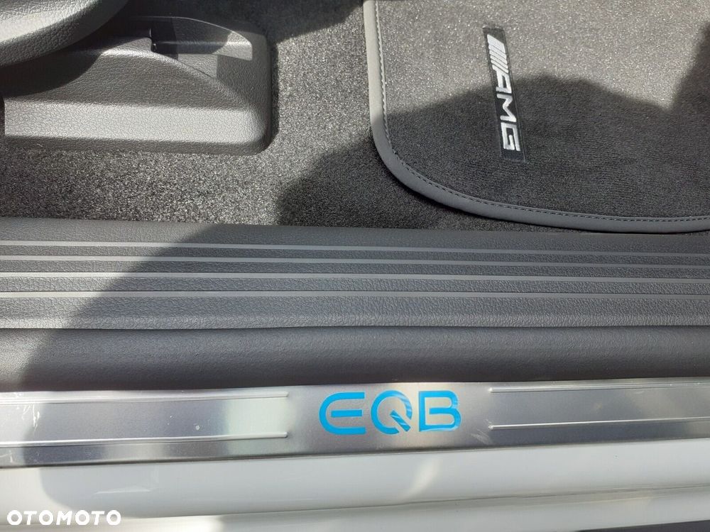 Mercedes-Benz EQB - 24