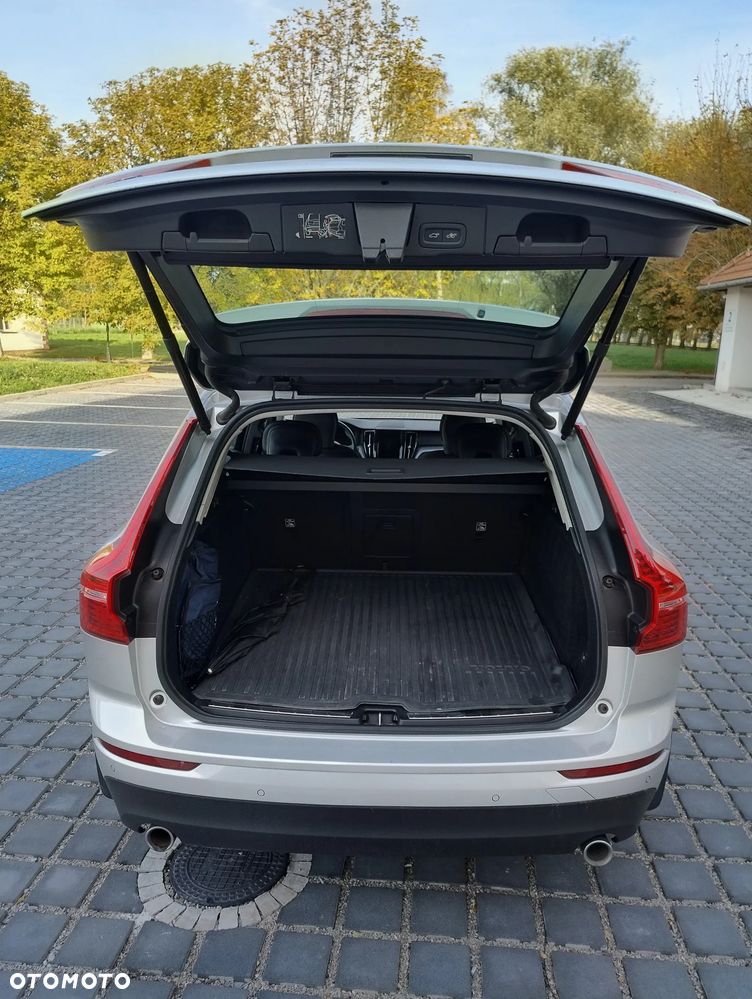 Volvo XC 60 B5 B AWD Momentum Pro - 12