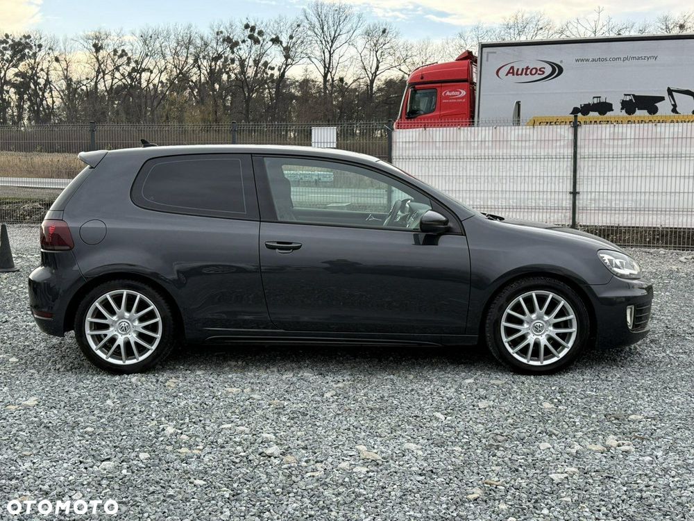 Volkswagen Golf - 10