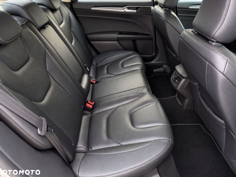 Ford Mondeo - 35