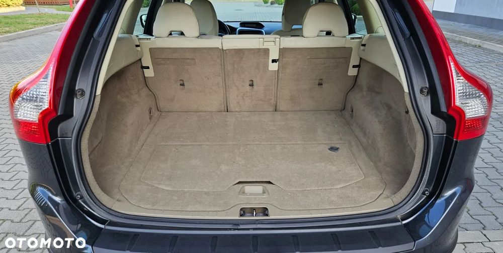 Volvo XC 60 D5 AWD Momentum - 16