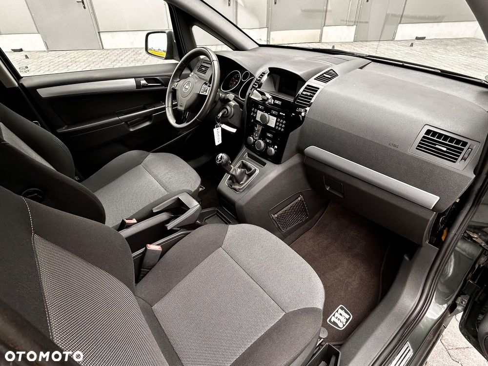 Opel Zafira 1.8 Cosmo - 27