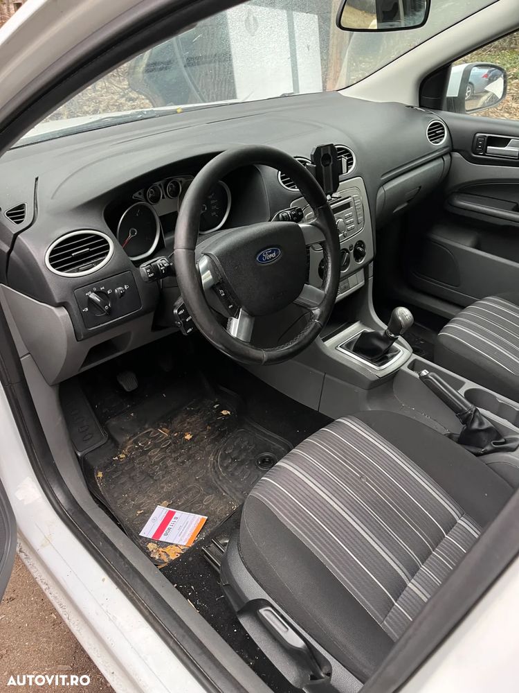 Dezmembrez Ford Focus 2 facelift alb break 1,6 TDCI 2009 - 9