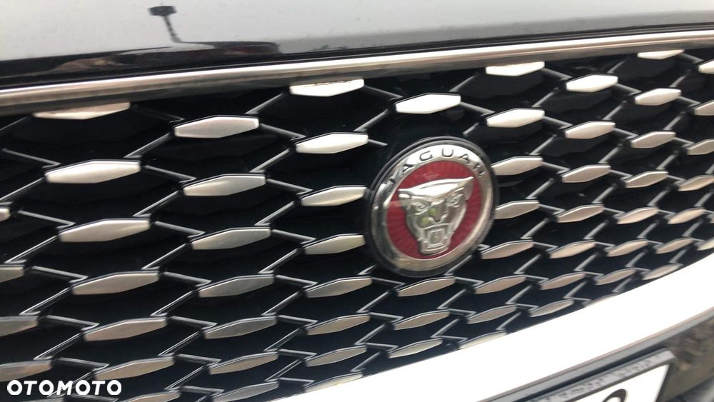 Jaguar E-Pace 2.0 P200 mHEV AWD R-Dynamic Black - 7