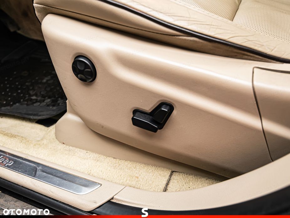 Jeep Grand Cherokee - 10