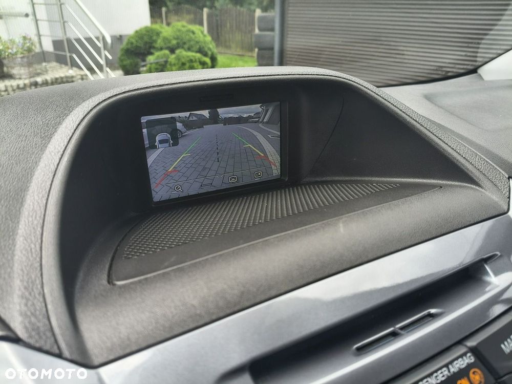 Ford Tourneo Custom - 12