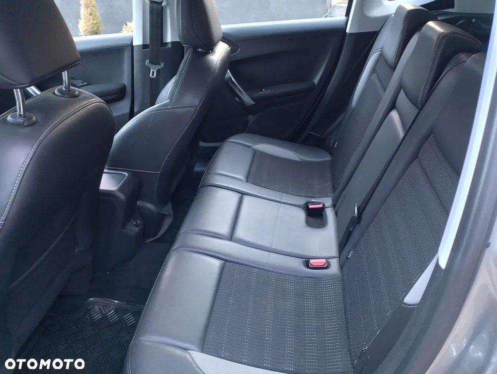 Peugeot 2008 1.6 e-HDi Allure S&S - 9