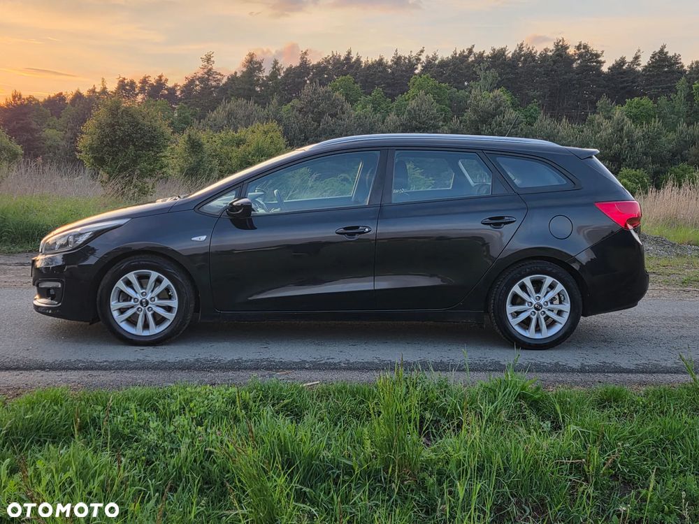 Kia Ceed 1.6 CRDi 136 DCT ISG Spirit - 4