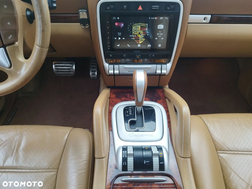 Porsche Cayenne - 26
