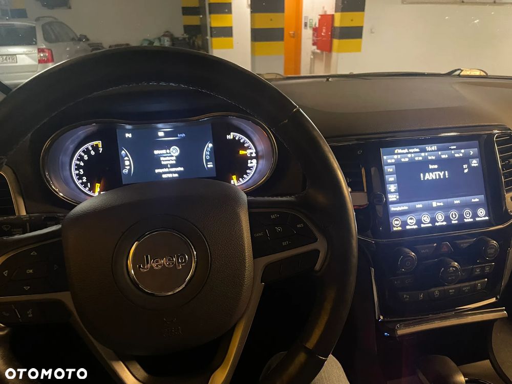 Jeep Grand Cherokee - 11