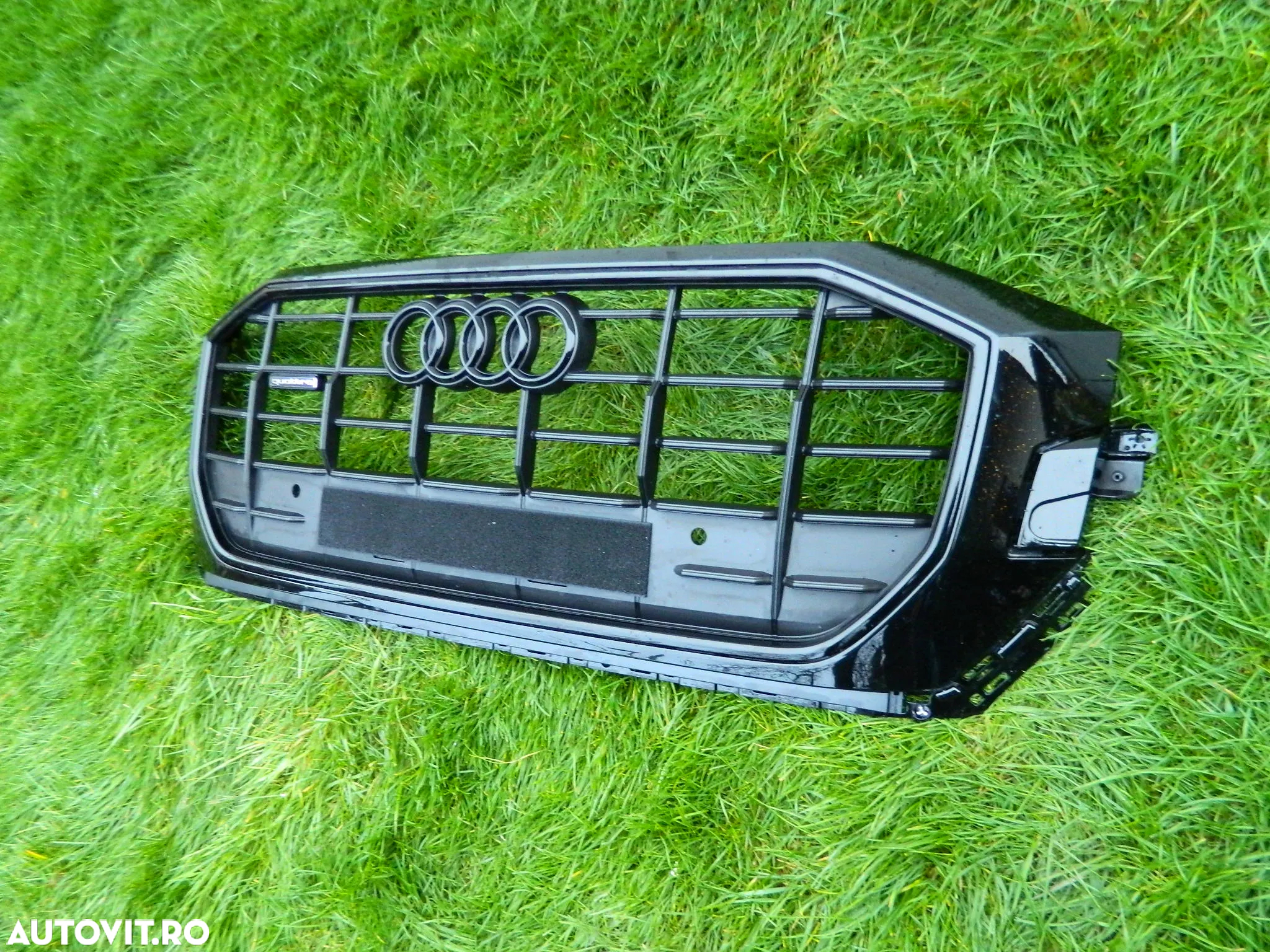 Grila centrala Audi Q8 model 2019-2022 cod 4M8853651AL - 2
