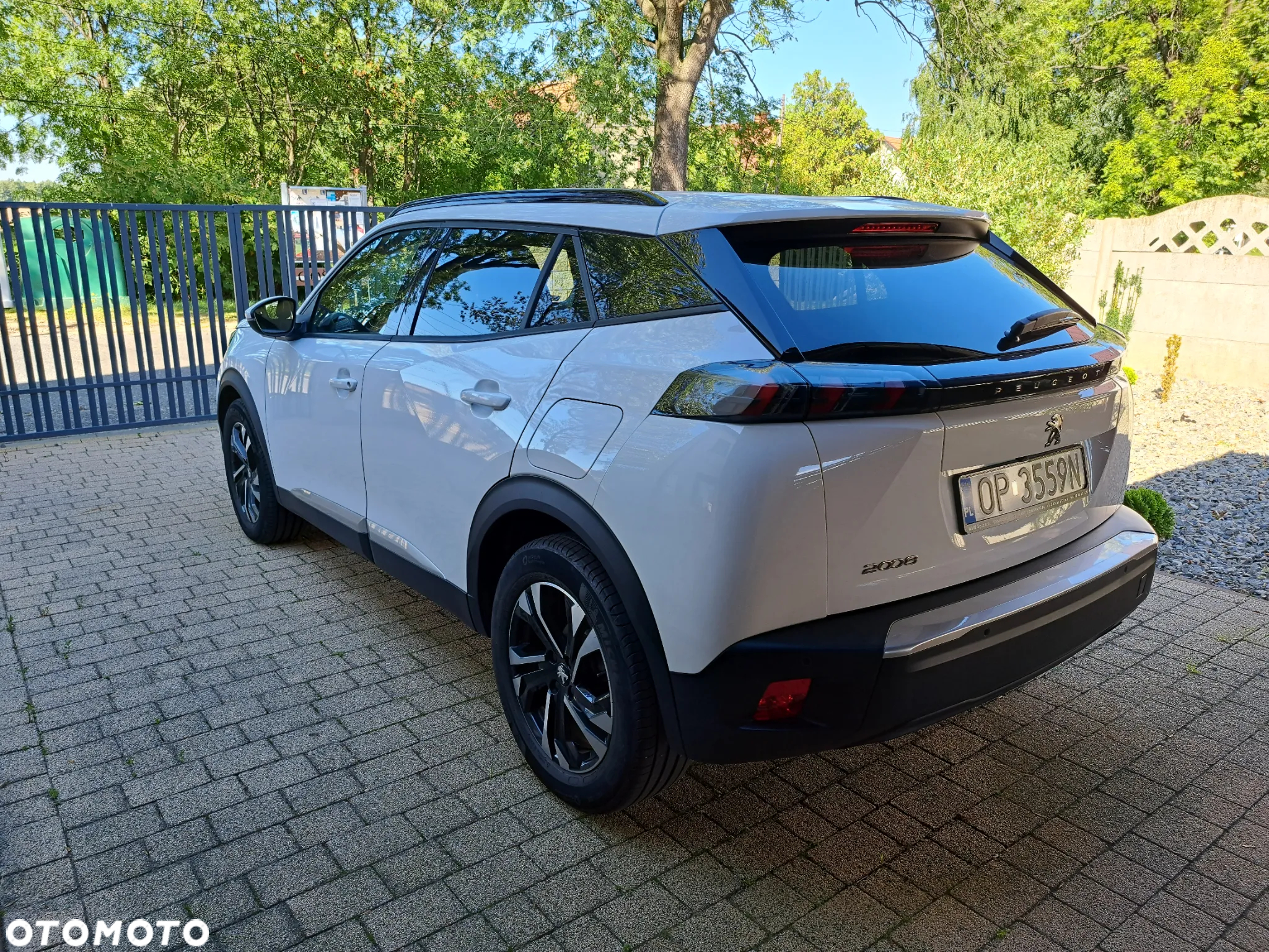 Peugeot 2008 1.2 PureTech Allure S&S - 4