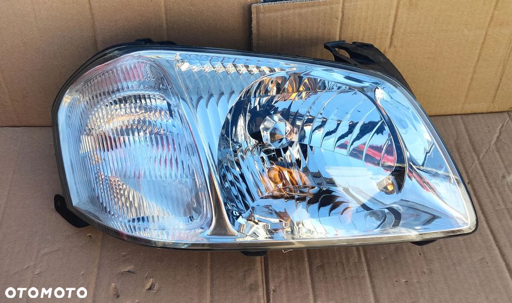 Reflektor prawy Lampa Prawa Mazda Tribute 2001-