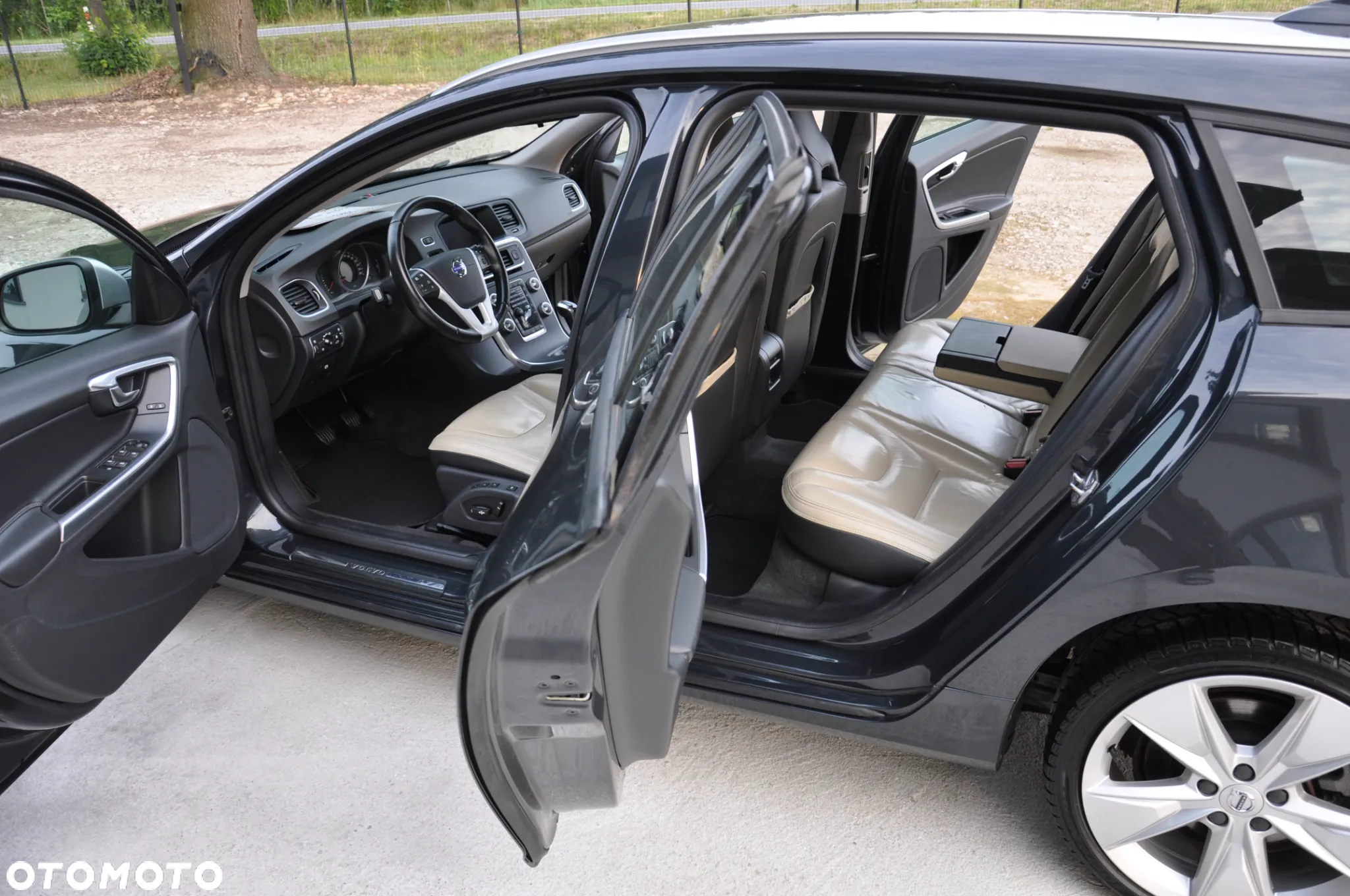 Volvo V60 D4 Drive-E R-Design Summum - 29