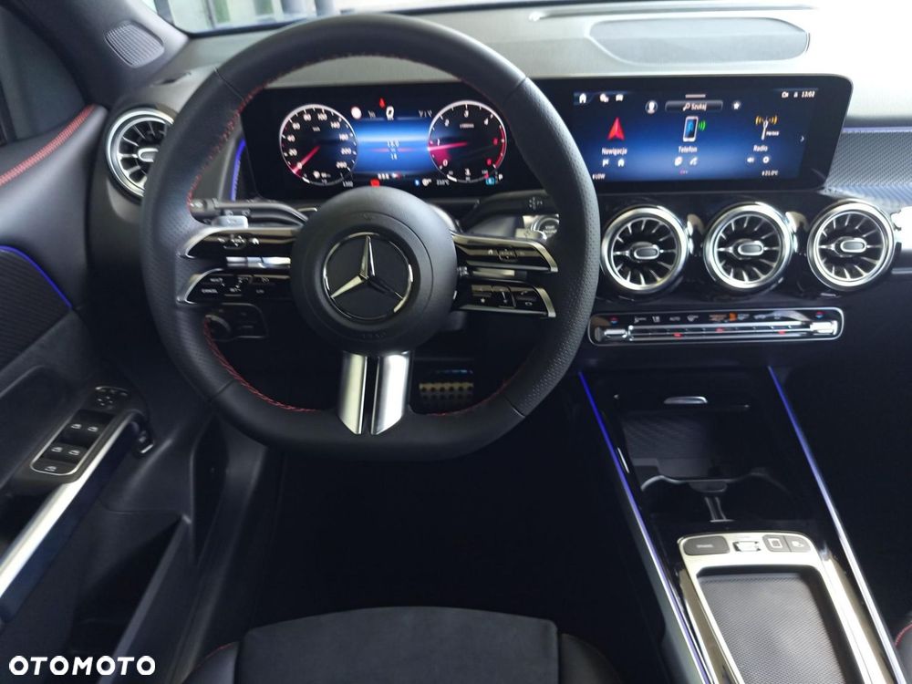 Mercedes-Benz GLB - 11