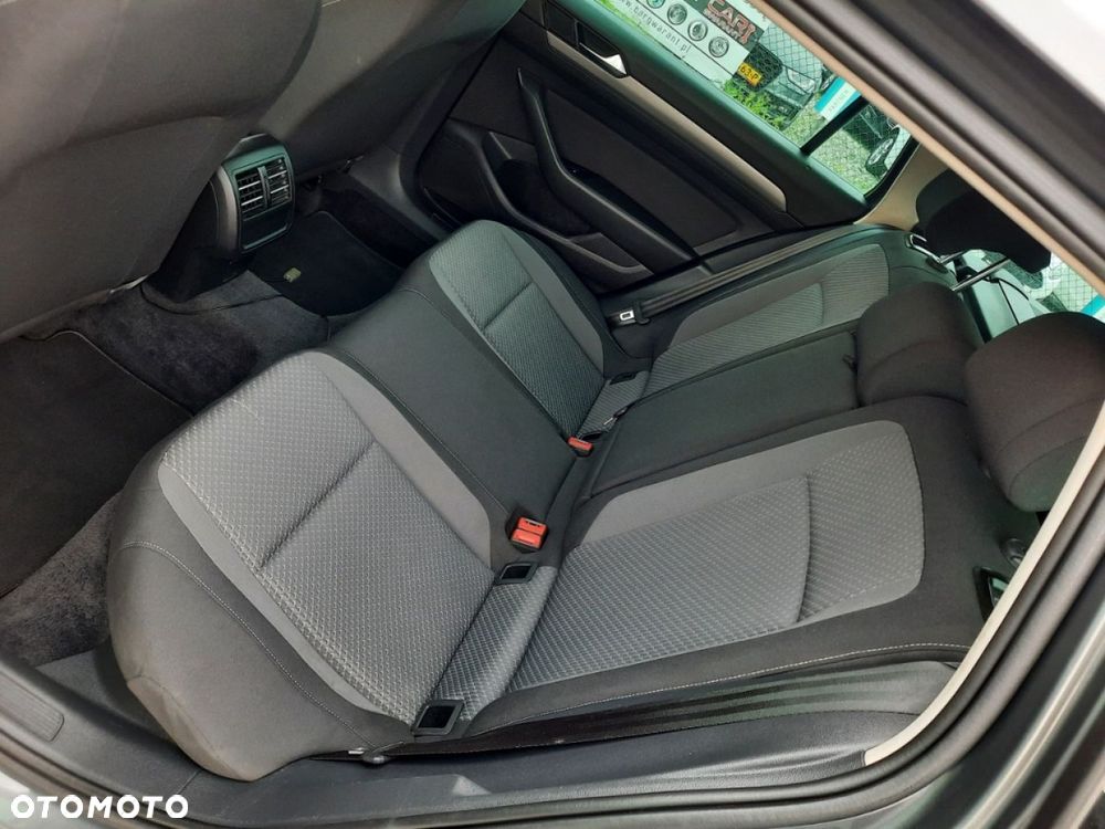 Volkswagen Passat - 18