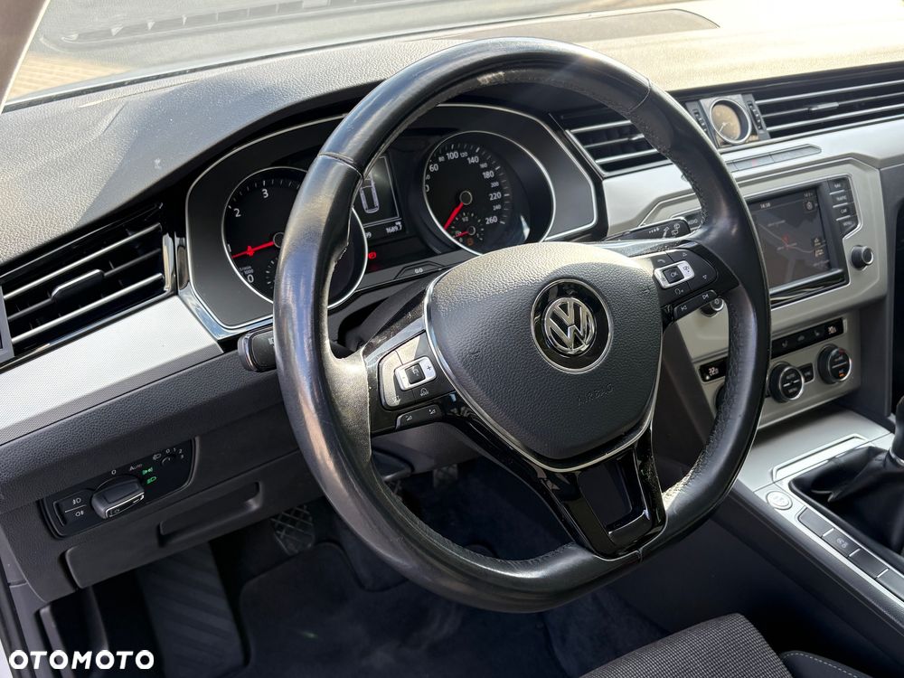 Volkswagen Passat 2.0 TDI SCR Business - 22