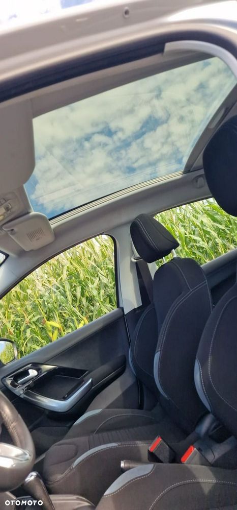 Peugeot 208 - 16