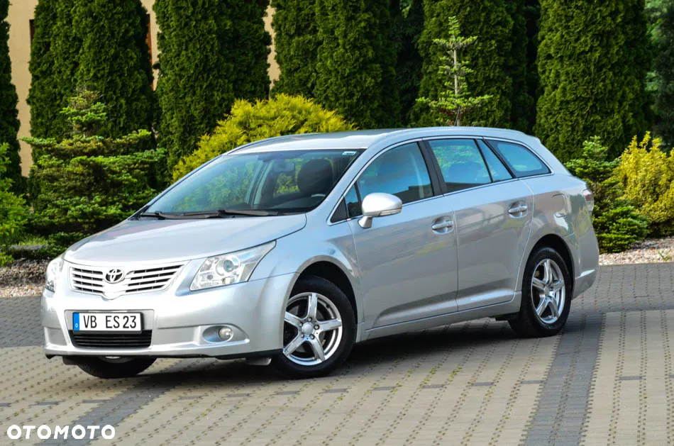 Toyota Avensis Combi 1.8 Executive - 11