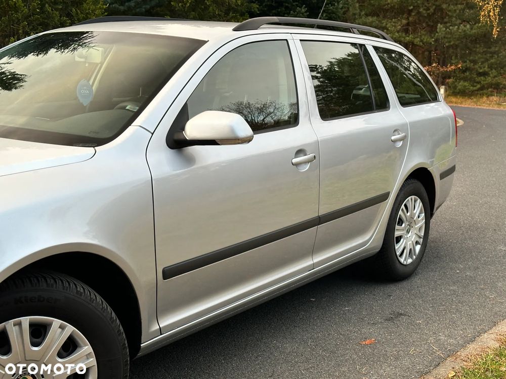 Skoda Octavia 1.6 Ambiente - 11