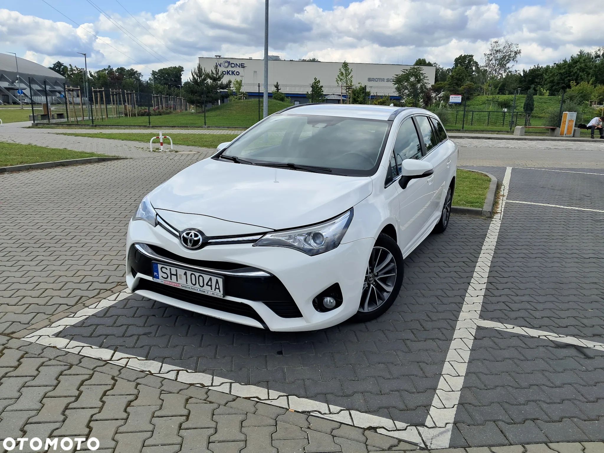 Toyota Avensis 2.0 D-4D Premium - 1