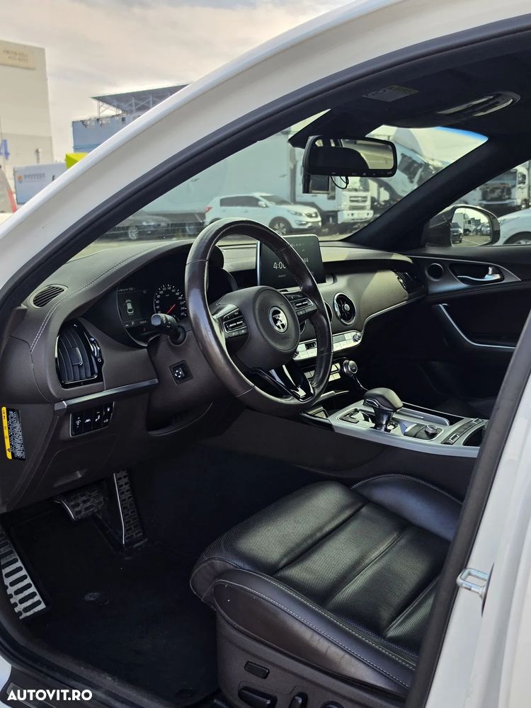 Kia Stinger - 12