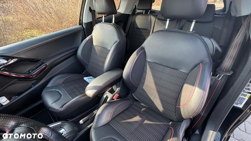 Peugeot 208 - 5