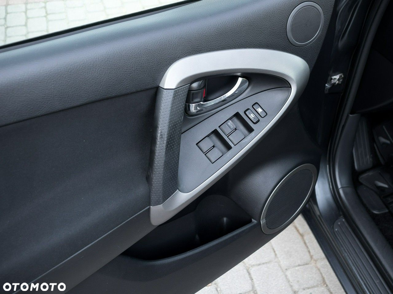 Toyota RAV4 - 10