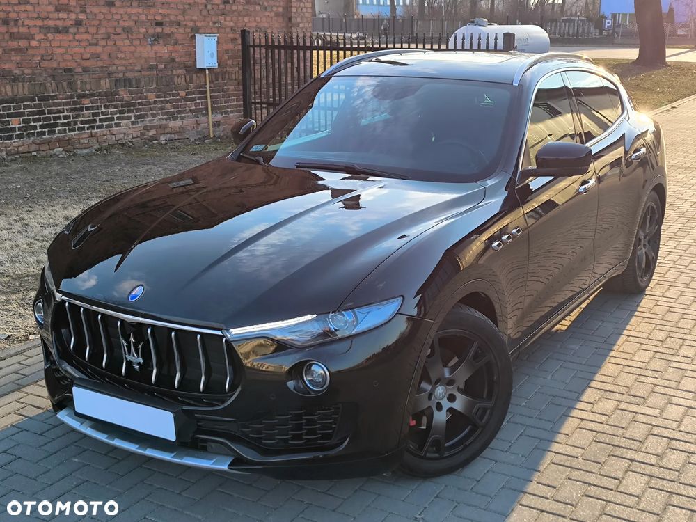 Maserati Levante Q4 Executive - 12