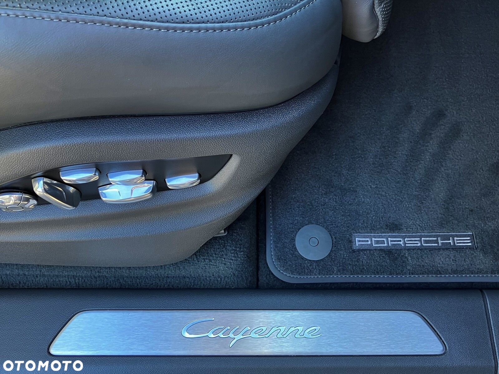 Porsche Cayenne - 21