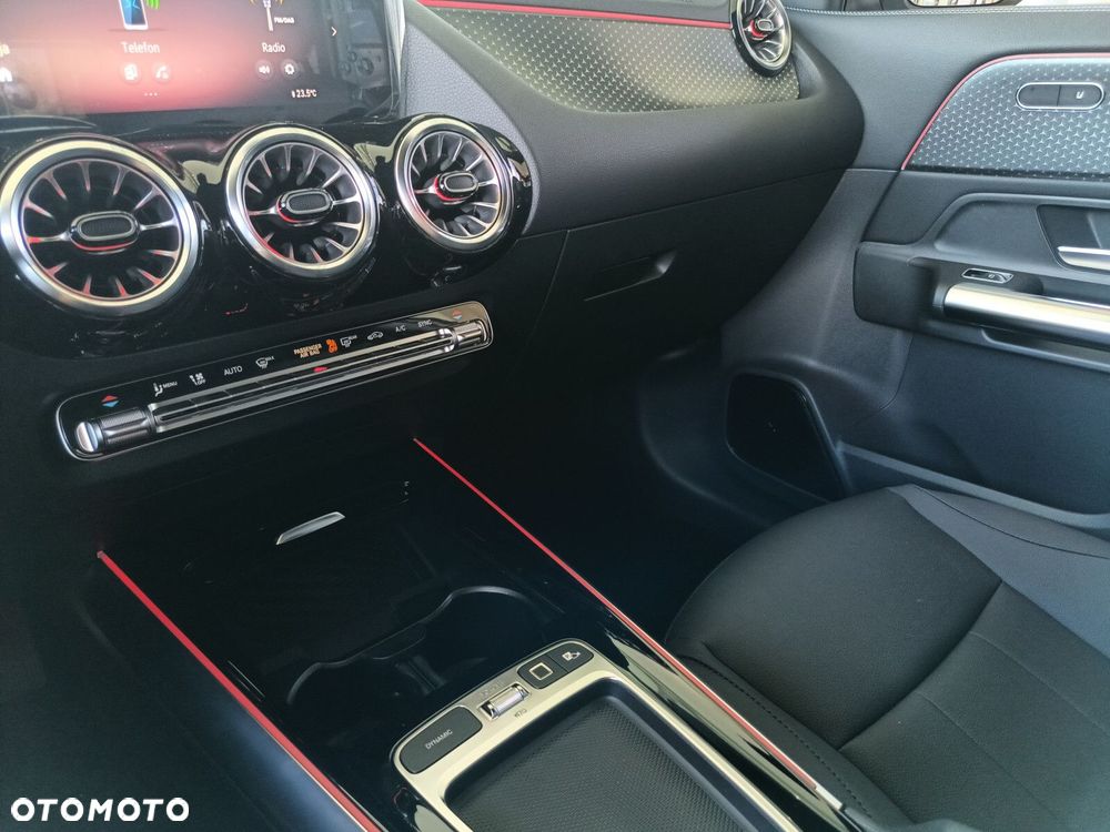 Mercedes-Benz GLA - 36