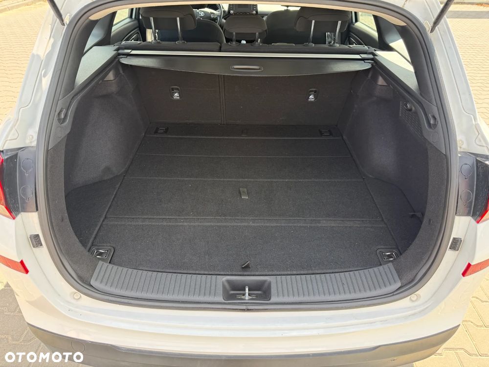 Hyundai i30 1.5 DPI Classic + - 18